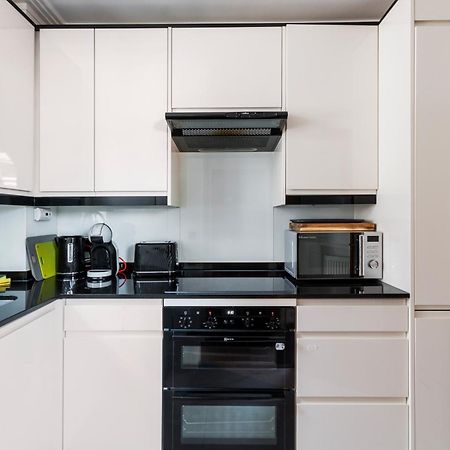 Weybridge - 2 Bed - Parking Apartment Exterior foto