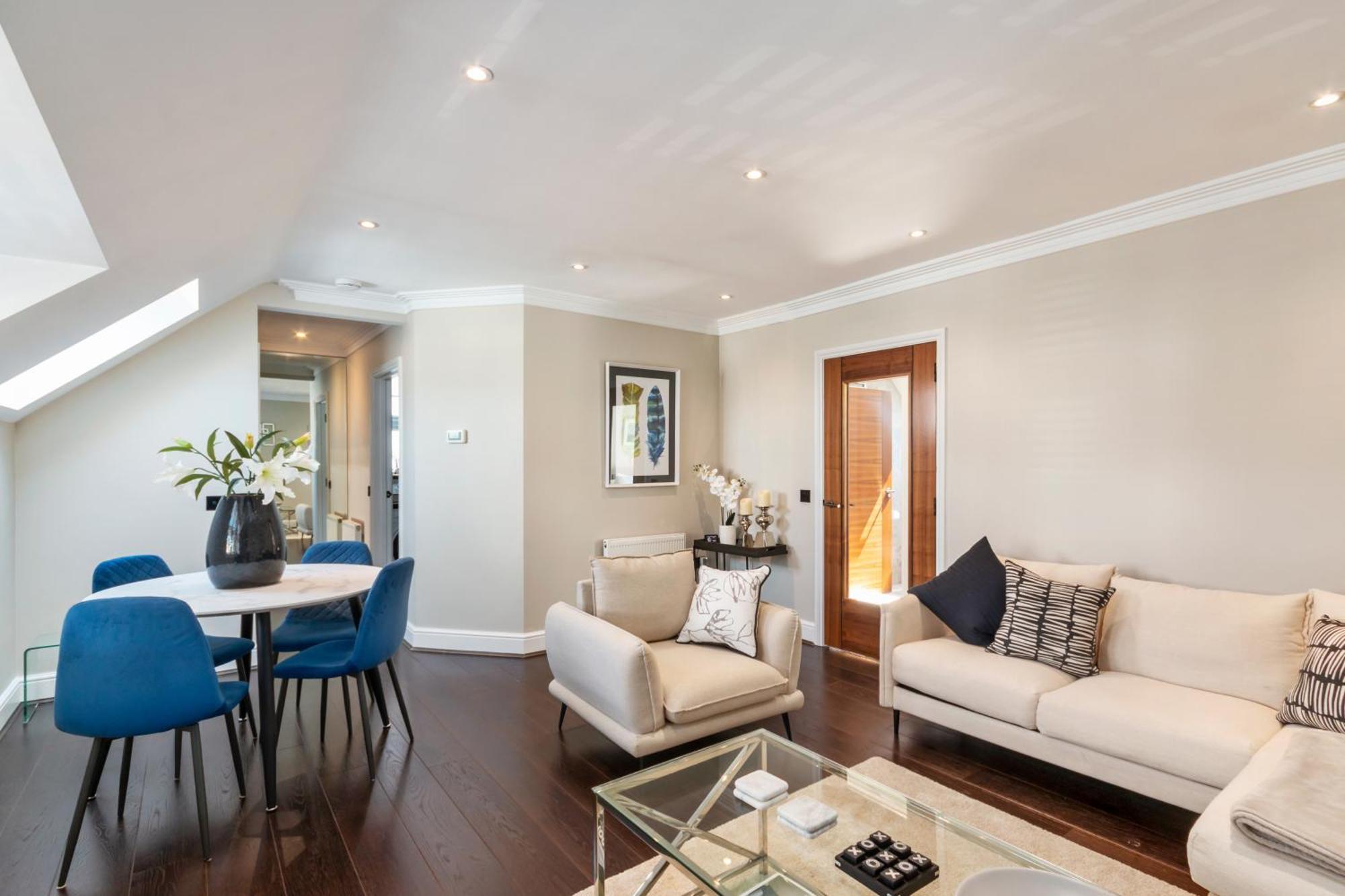 Weybridge - 2 Bed - Parking Apartment Exterior foto
