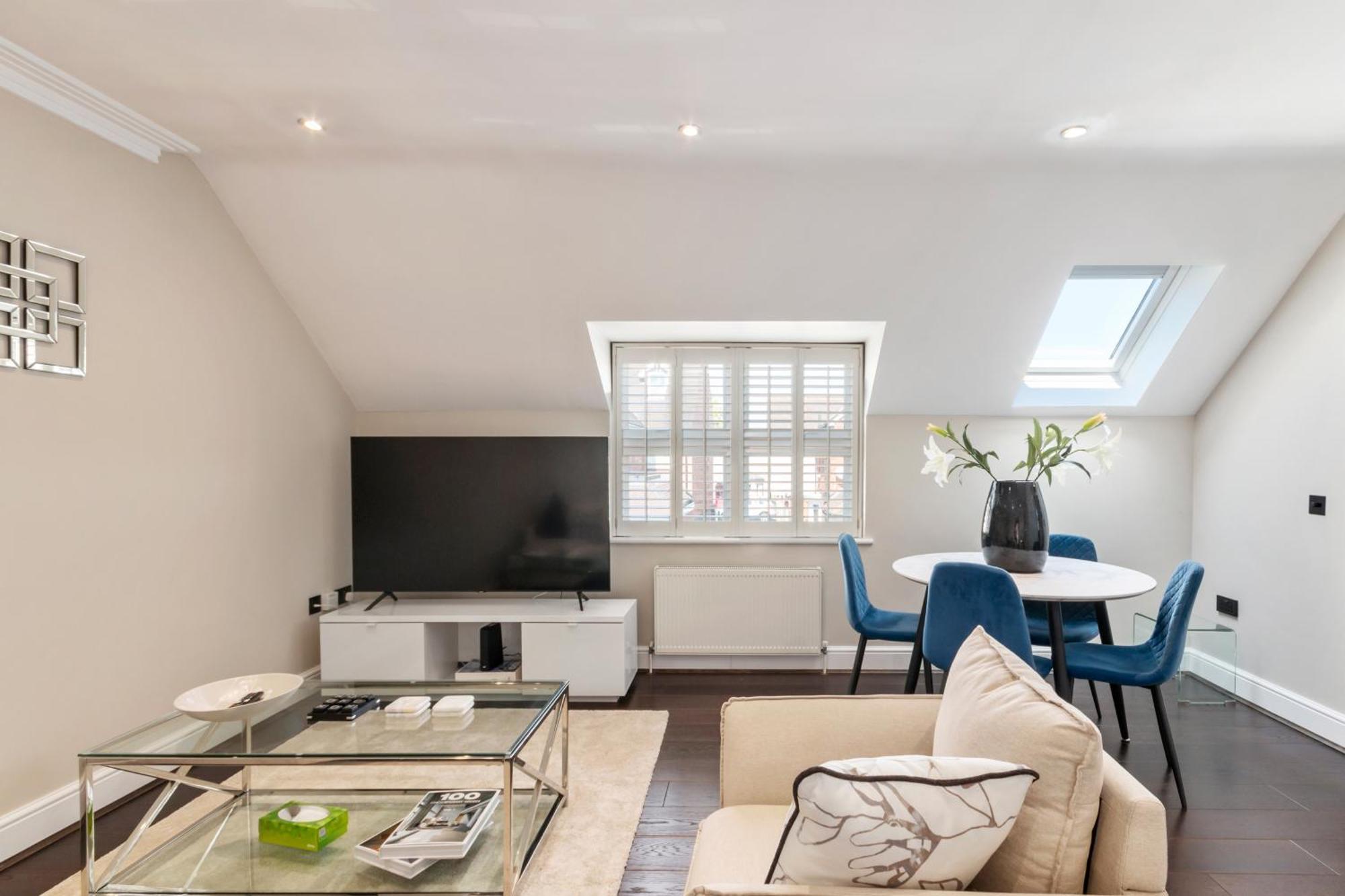Weybridge - 2 Bed - Parking Apartment Exterior foto