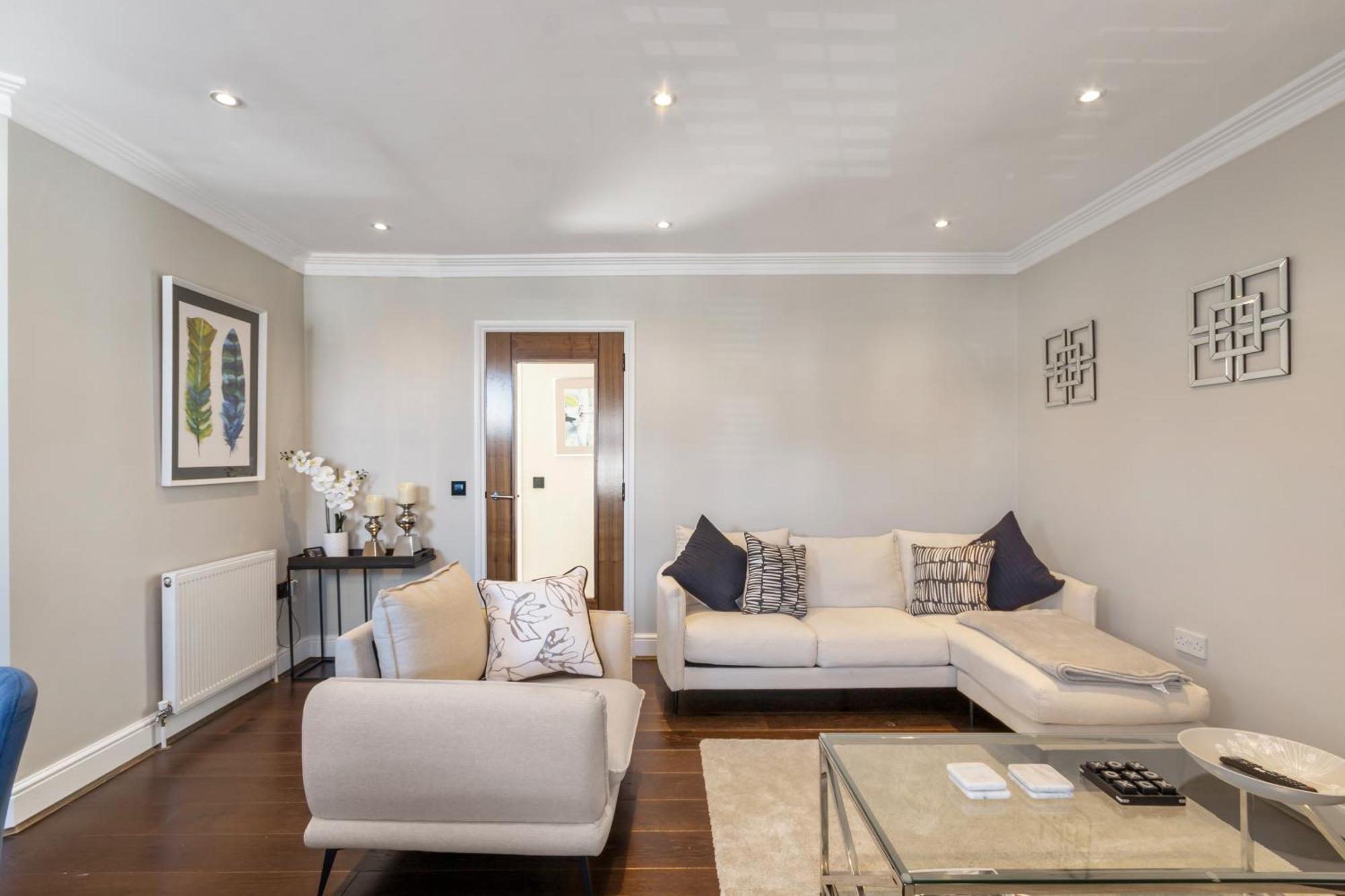 Weybridge - 2 Bed - Parking Apartment Exterior foto