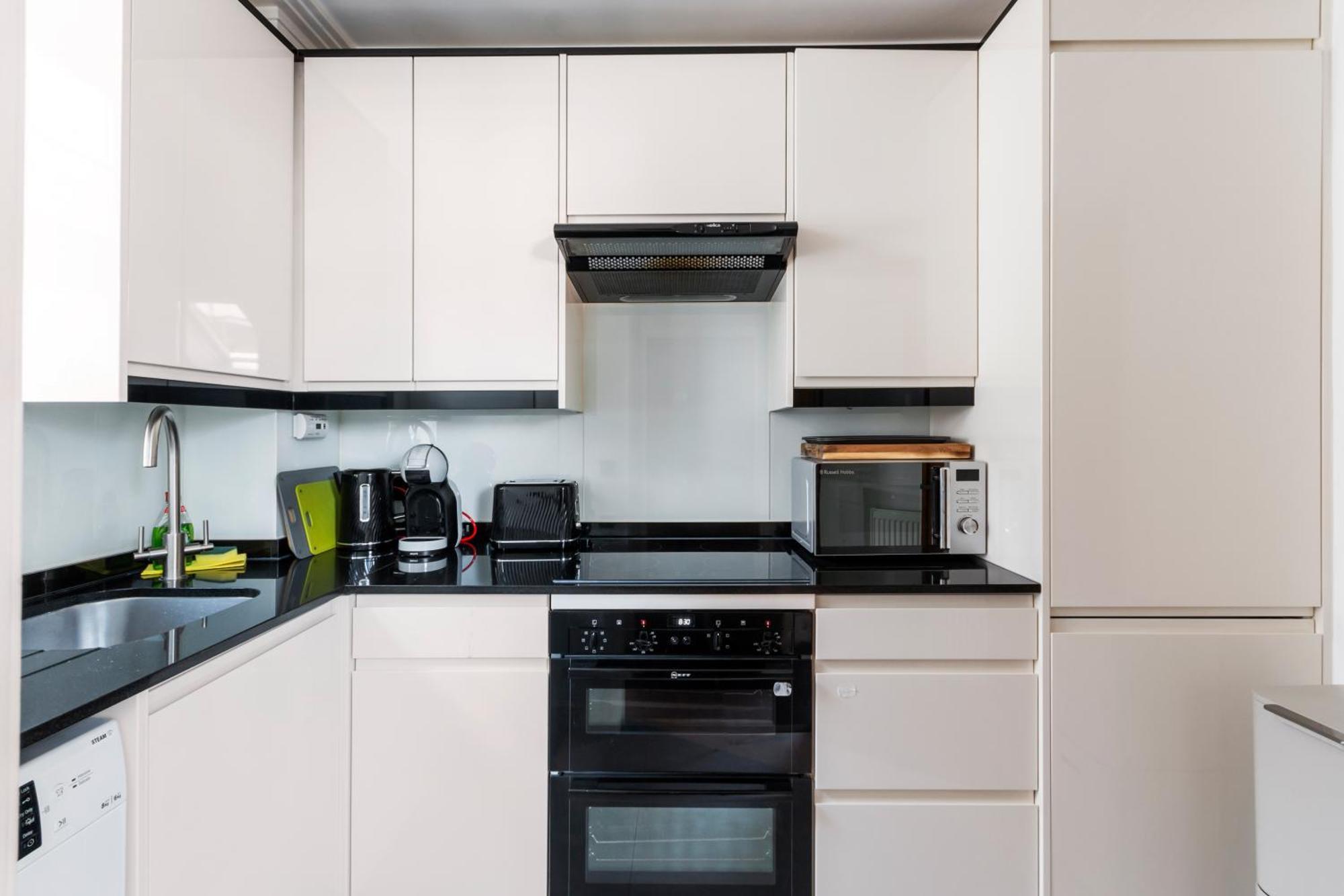 Weybridge - 2 Bed - Parking Apartment Exterior foto
